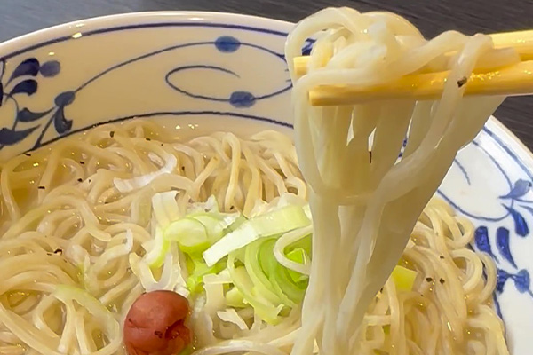 結びの細麺